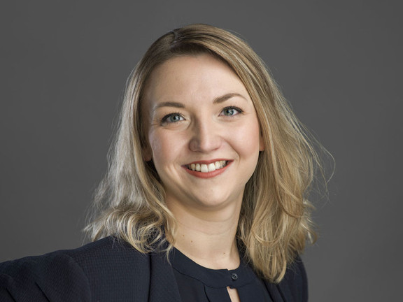 Hauser Stephanie quer web